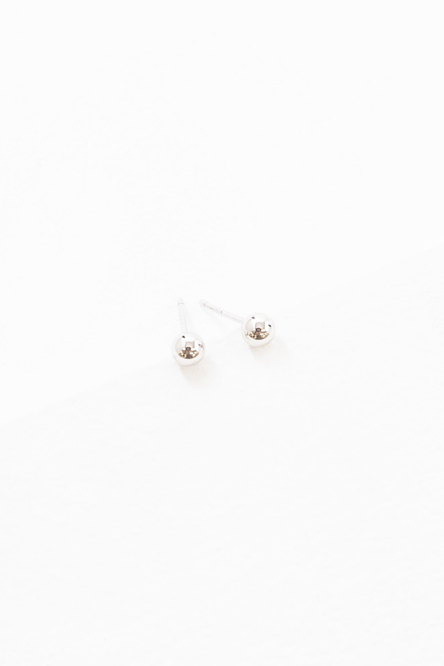 Round Stud Earrings (Sterling Silver)
