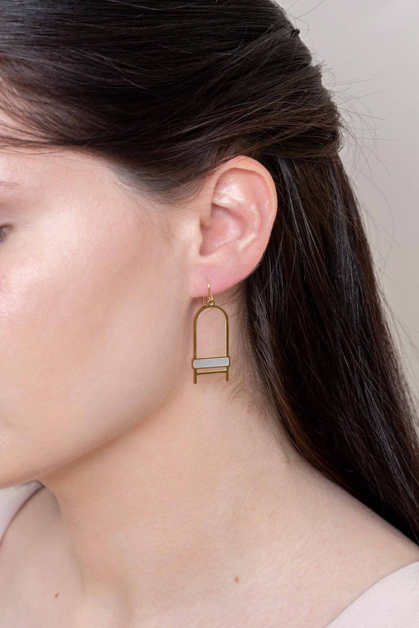 Shimmering Arch Earring (18K)