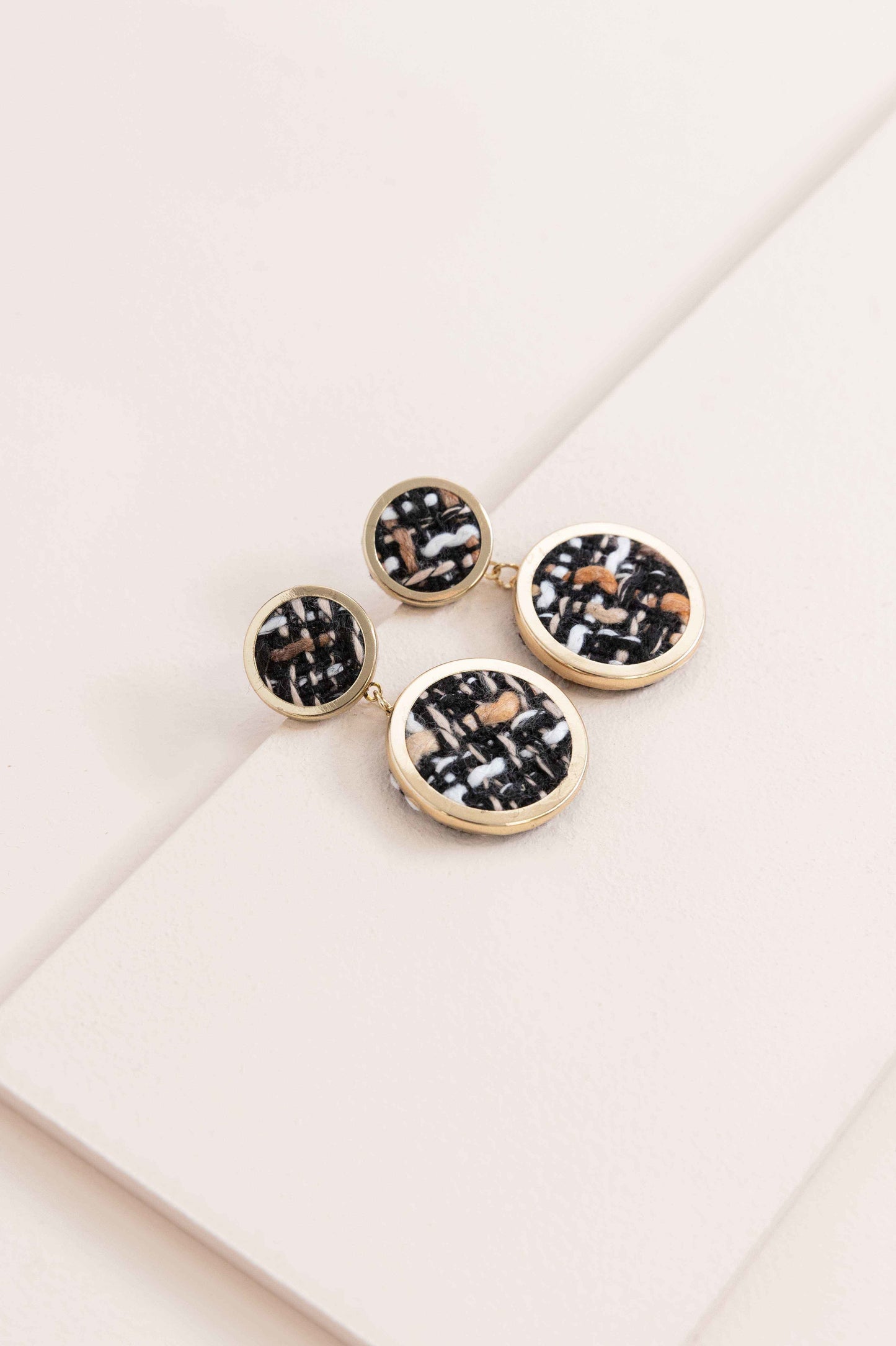 Going Places Circle Drop Earrings | Speckle (14K)