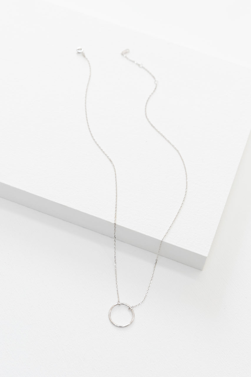 Maddox Circle Charm Necklace | Polished Silver (sterl.)