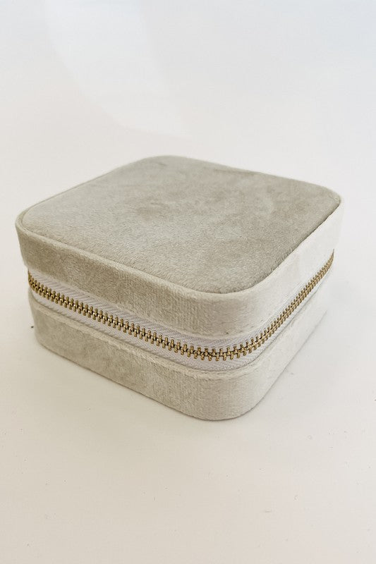 Eloise Velvet Jewelry Travel Carry Case | Modern Boutique Fashion