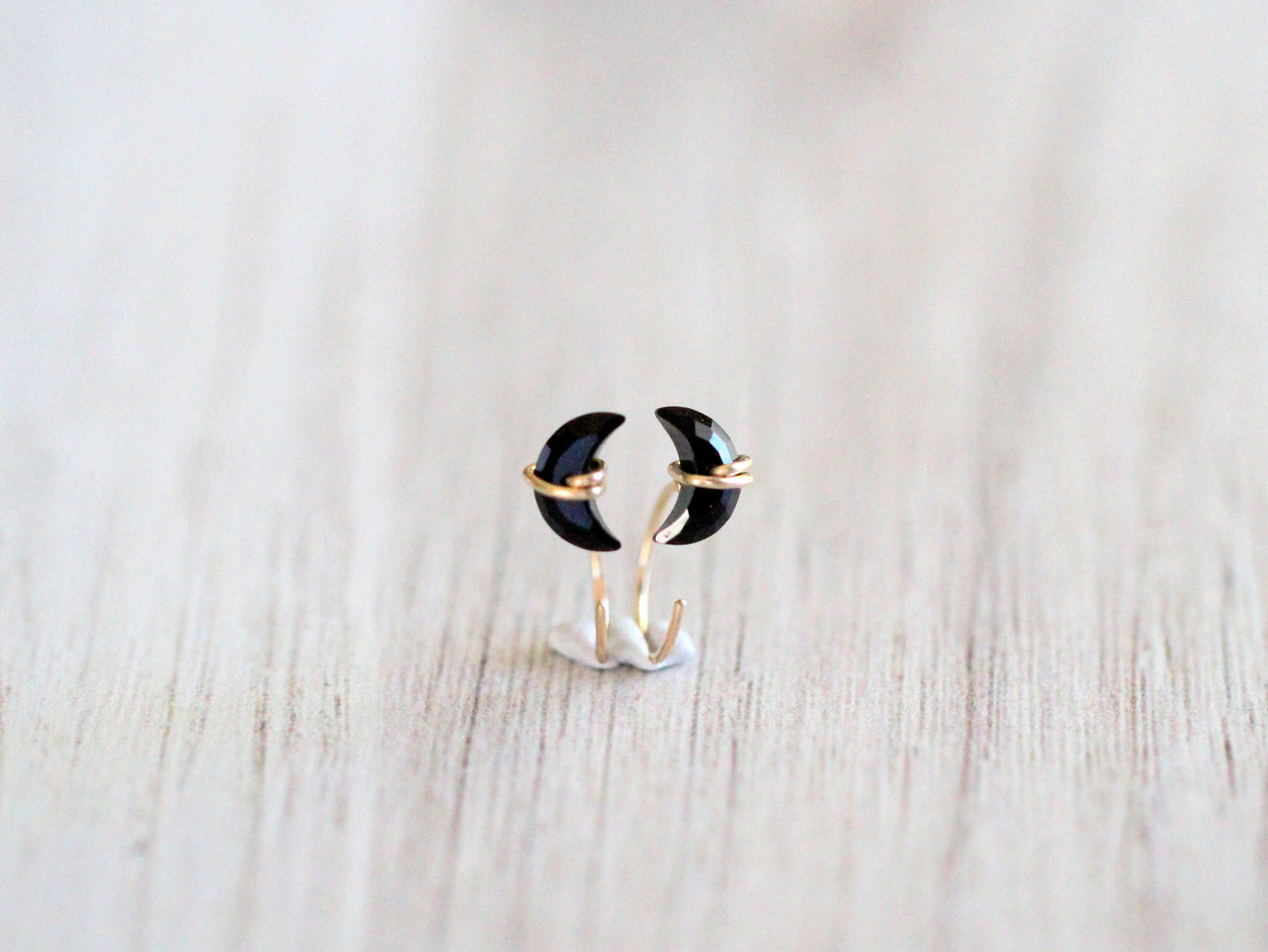 Moonbeam Hug Hoops - Black Agate