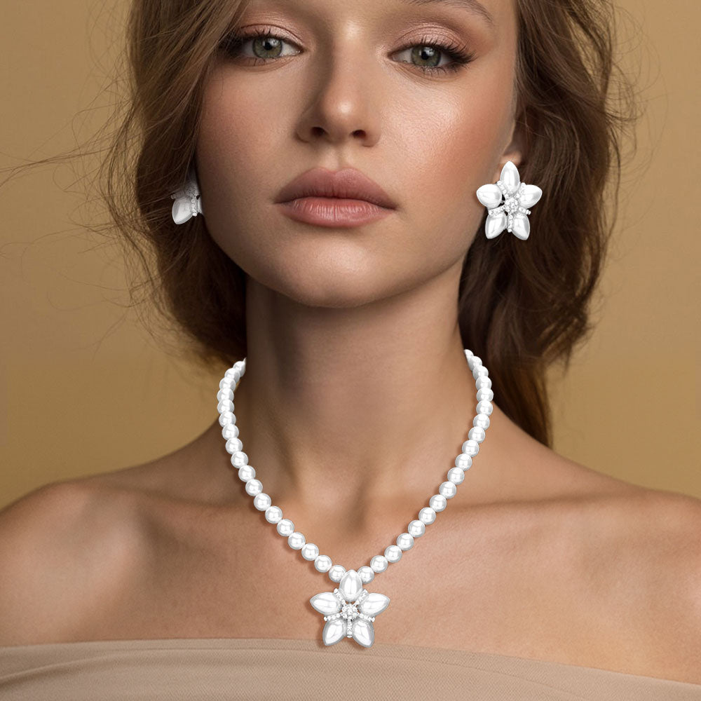 Pearl Flower Pendant Necklace