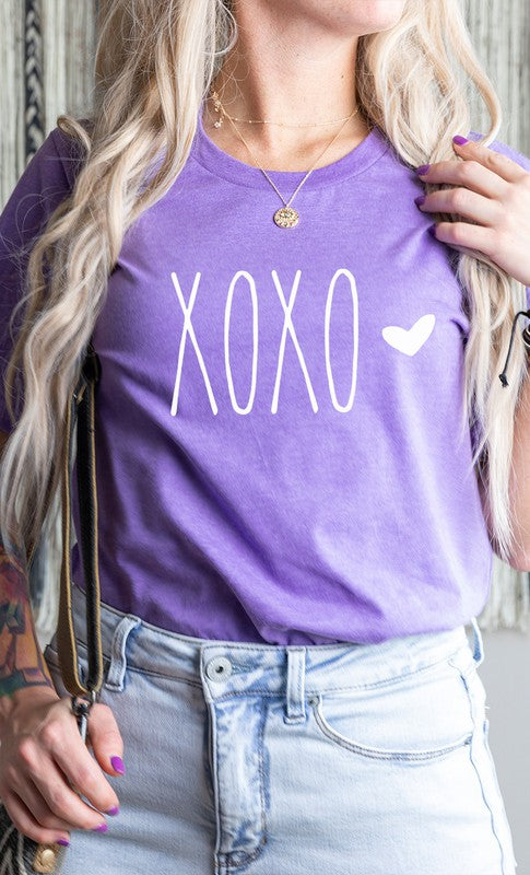 XOXO White Ink Heart Valentines Day Graphic Tee - ShopModernEmporium