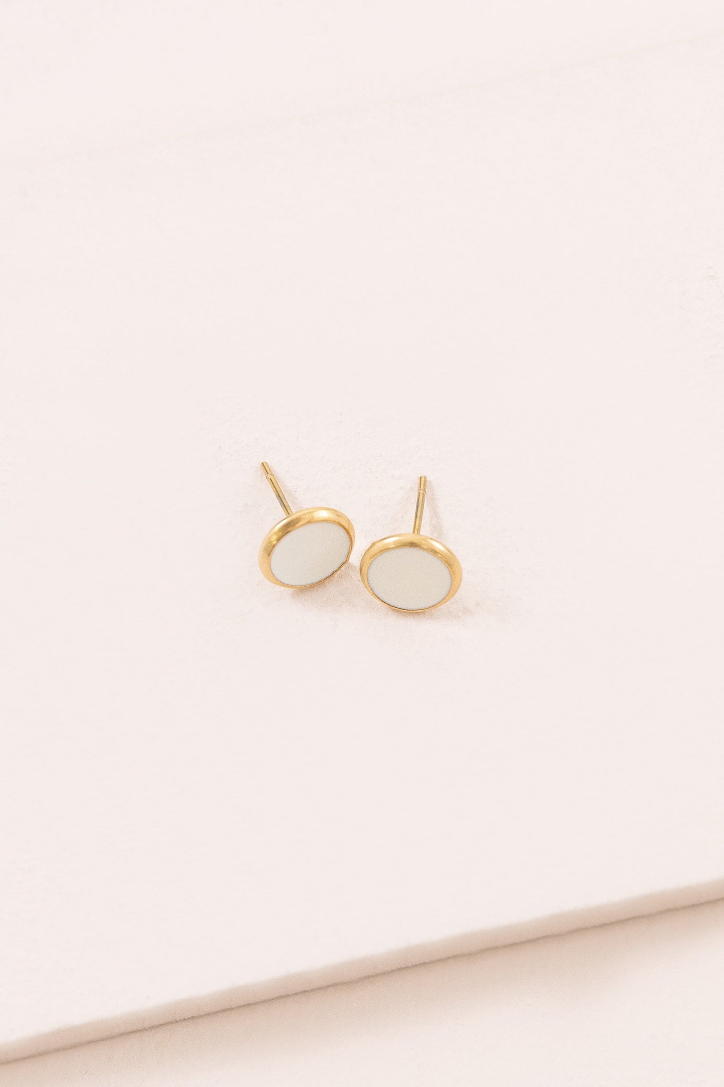 10mm Palette Earrings | White (14K)