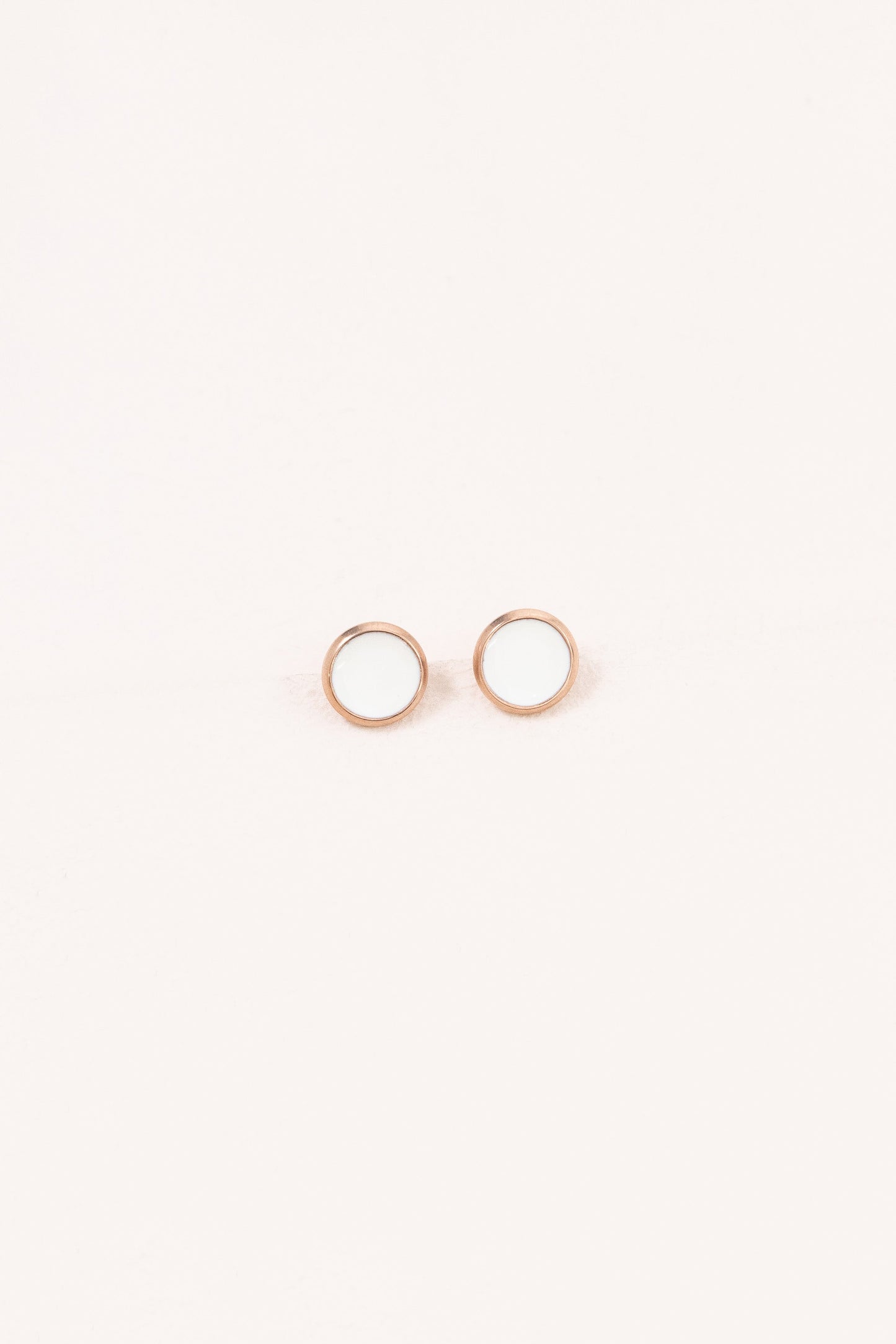 10mm Palette Earrings | White (14K)