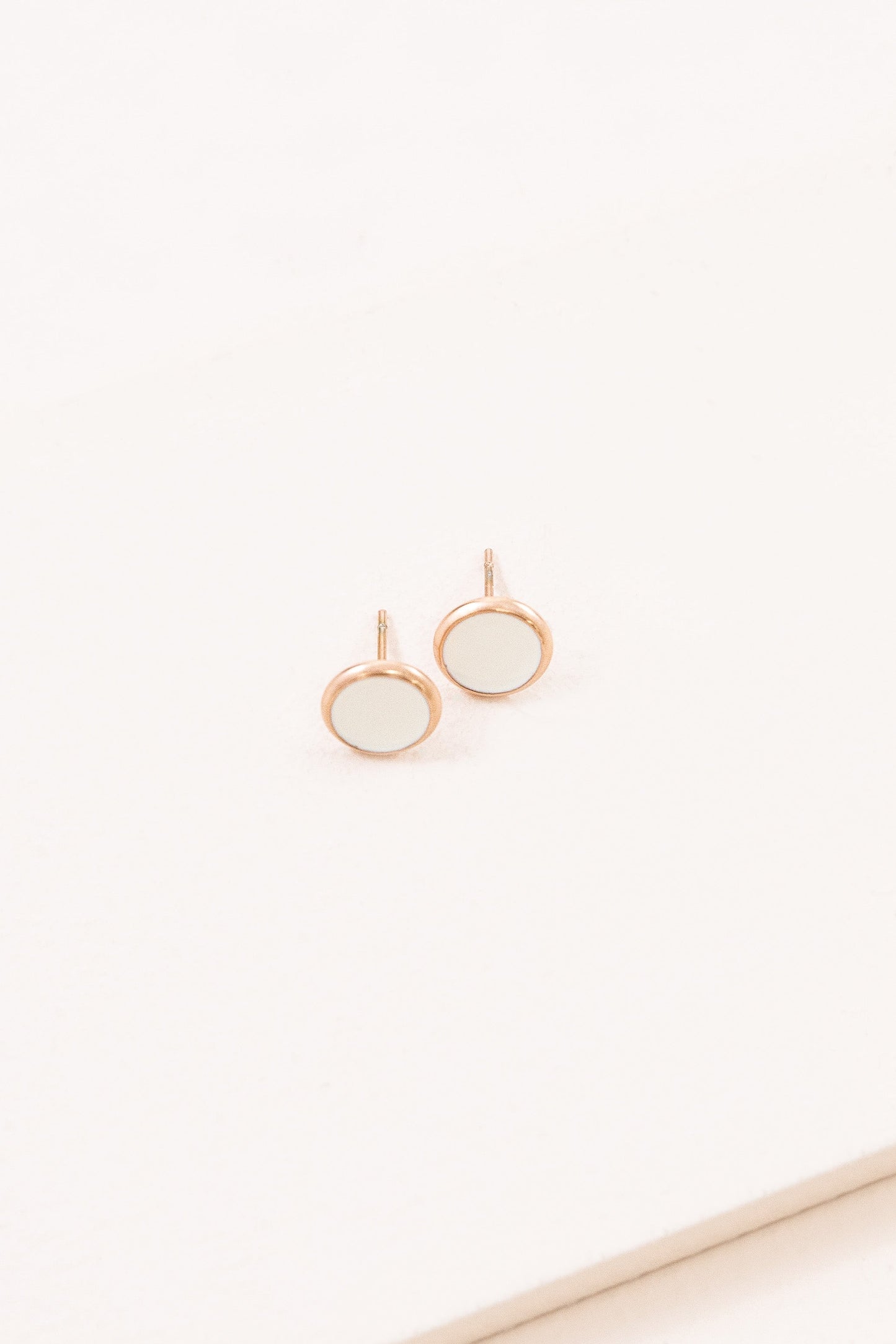 10mm Palette Earrings | White (14K)