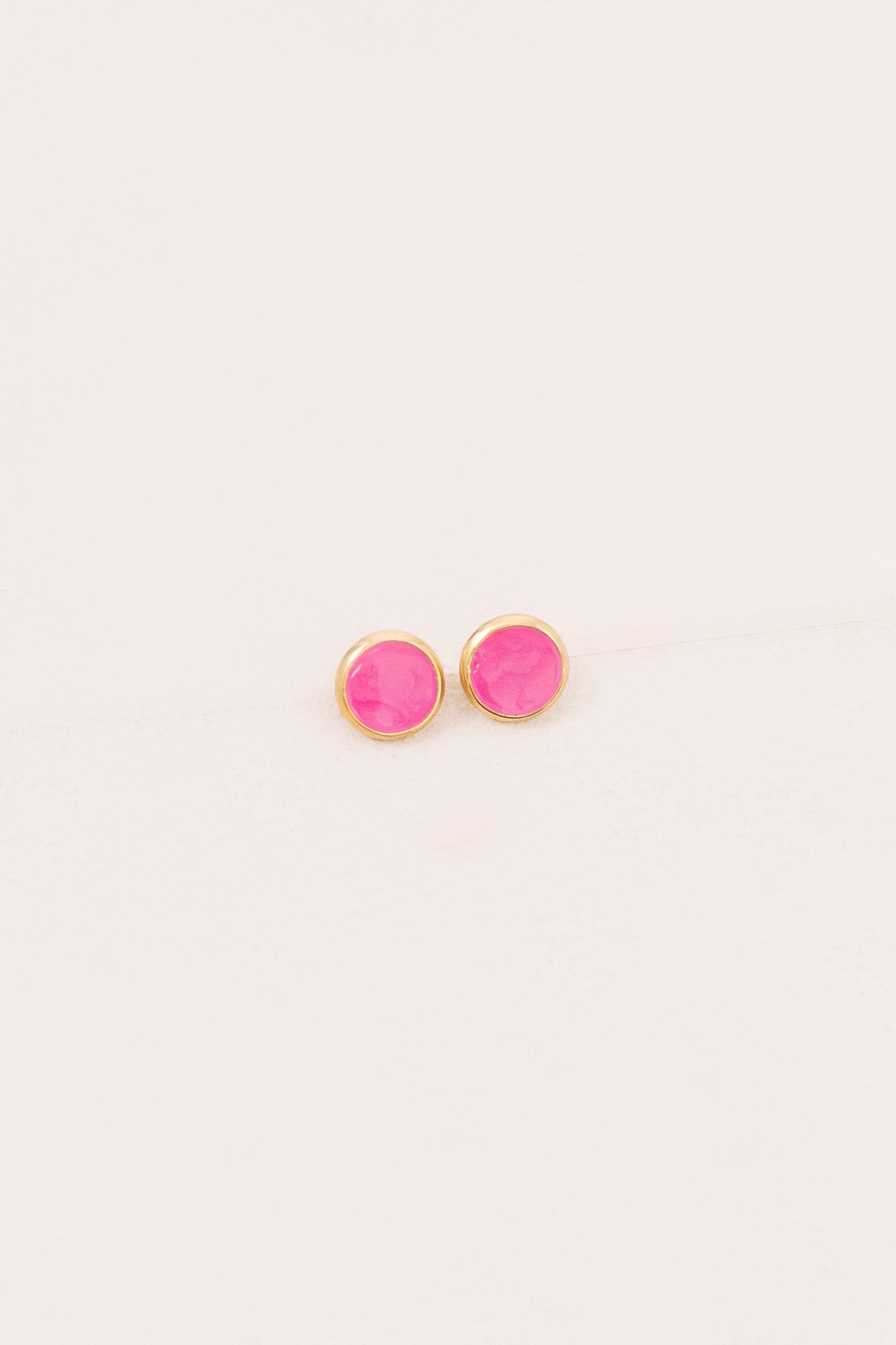 10mm Palette Earrings | Neon Pink (14K)