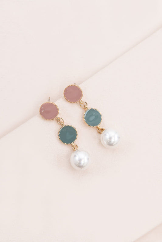 Round Moments of Pearl Earrings