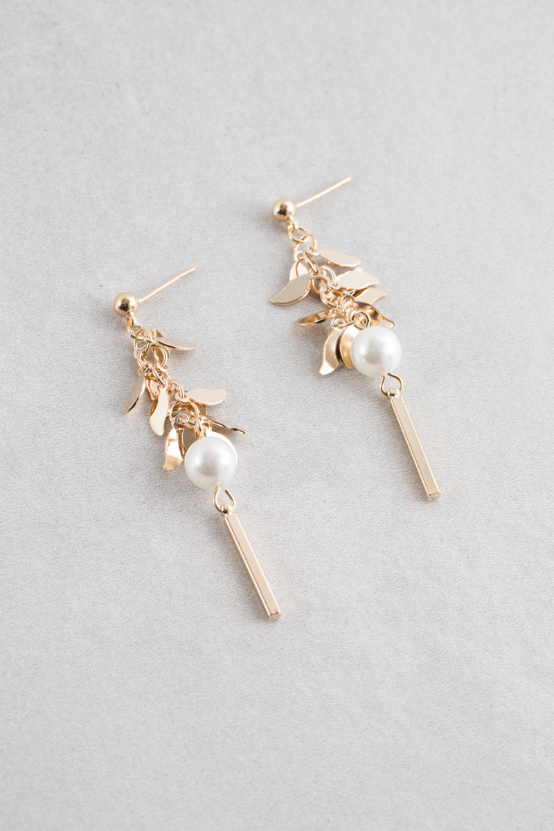 Cornelia Pearl Dangle Earrings