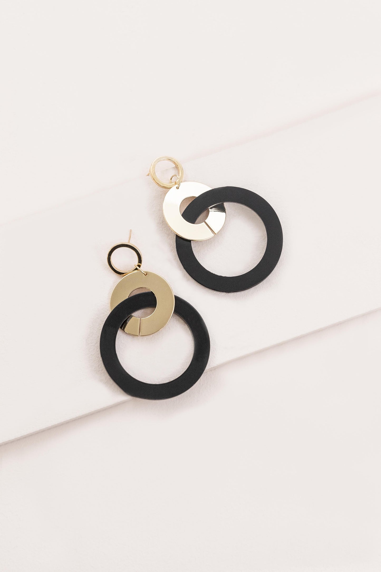Color Pop Circle Earrings | Black