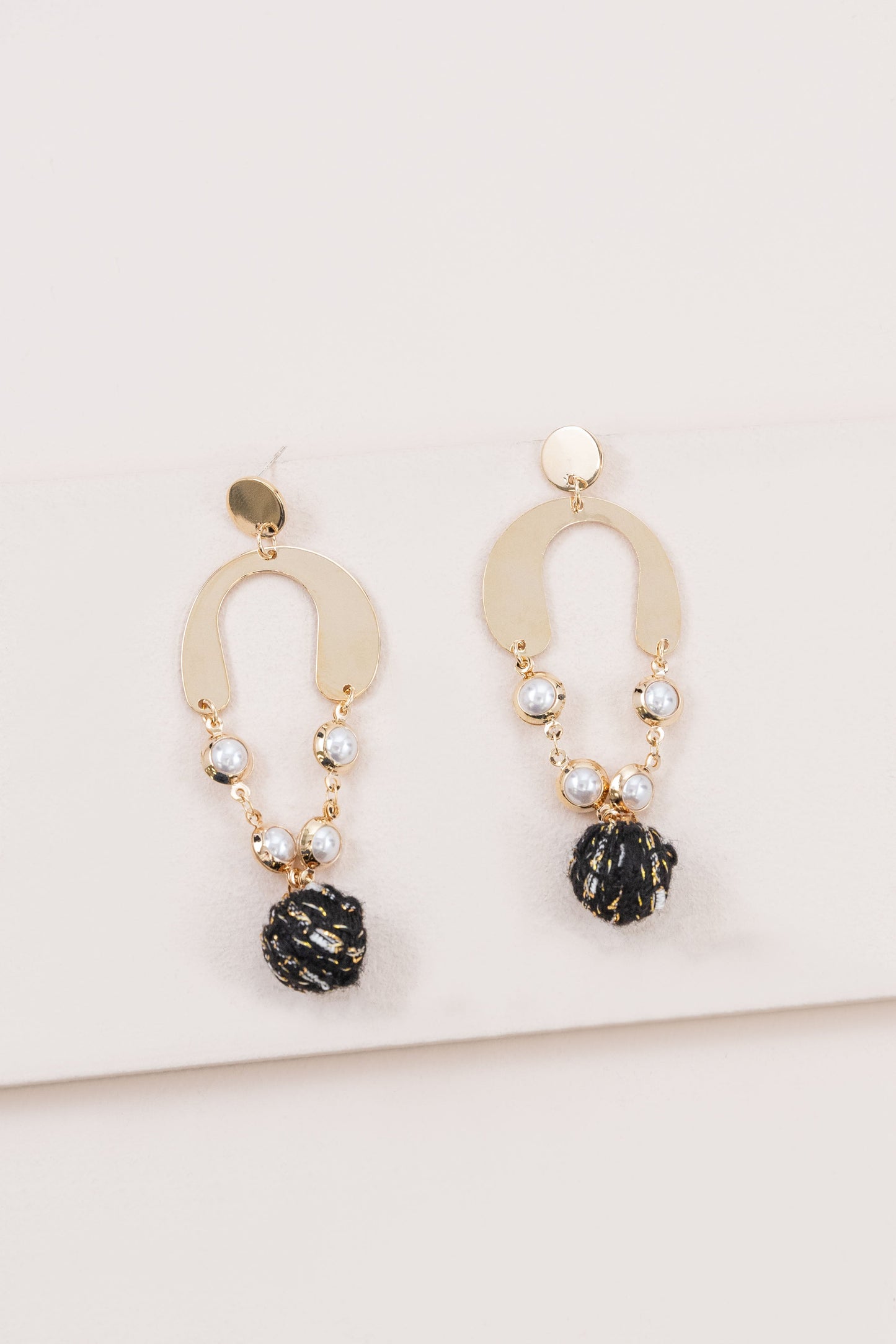 Won Over Twill Earrings | Black
