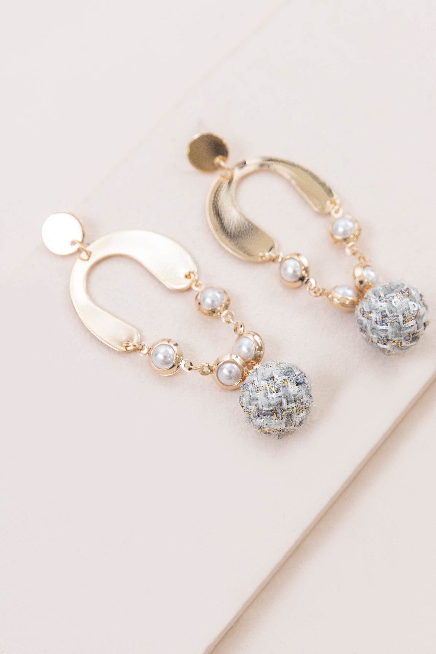 Won Over Twill Earrings | Gray