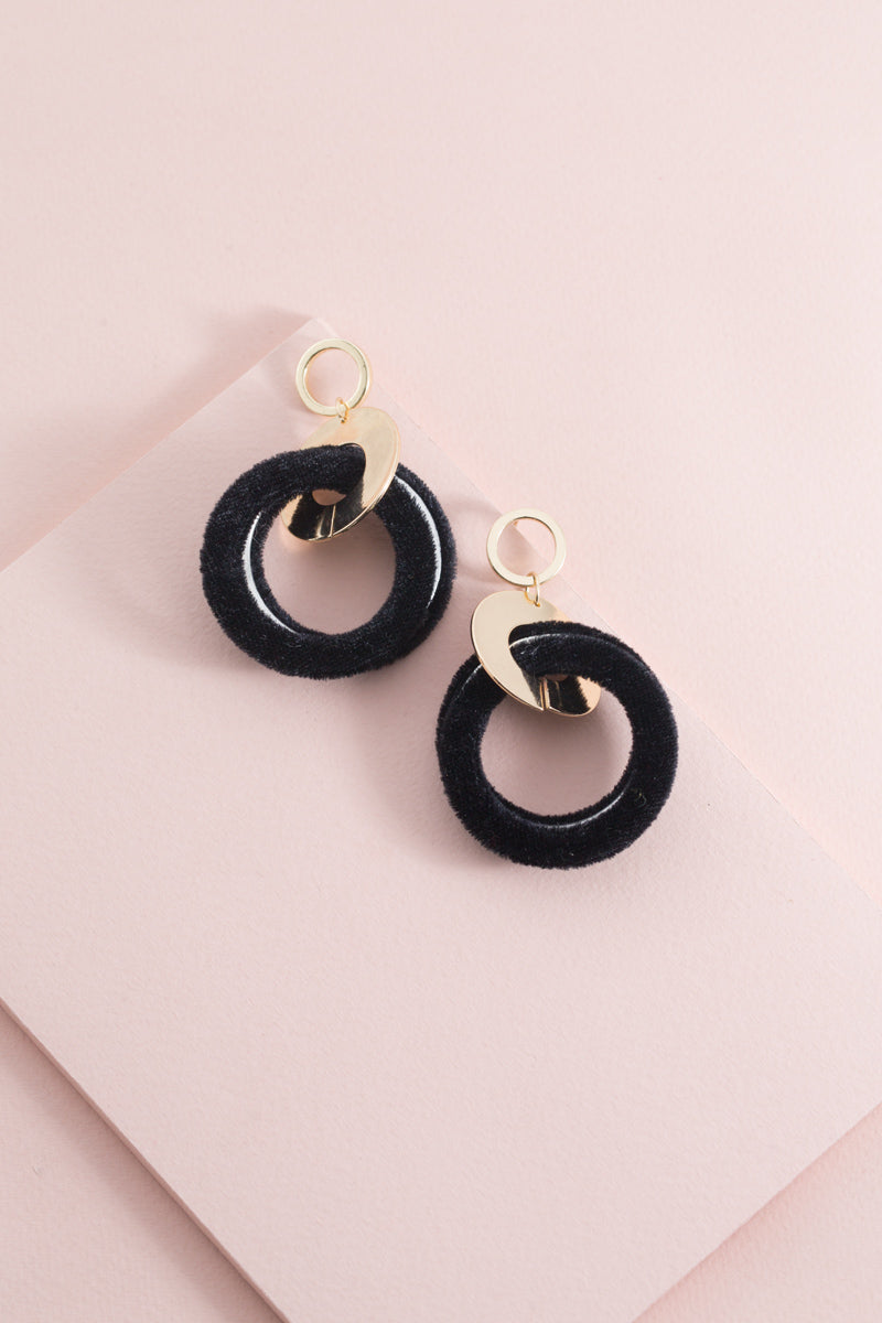 Come On Over Earrings | Black