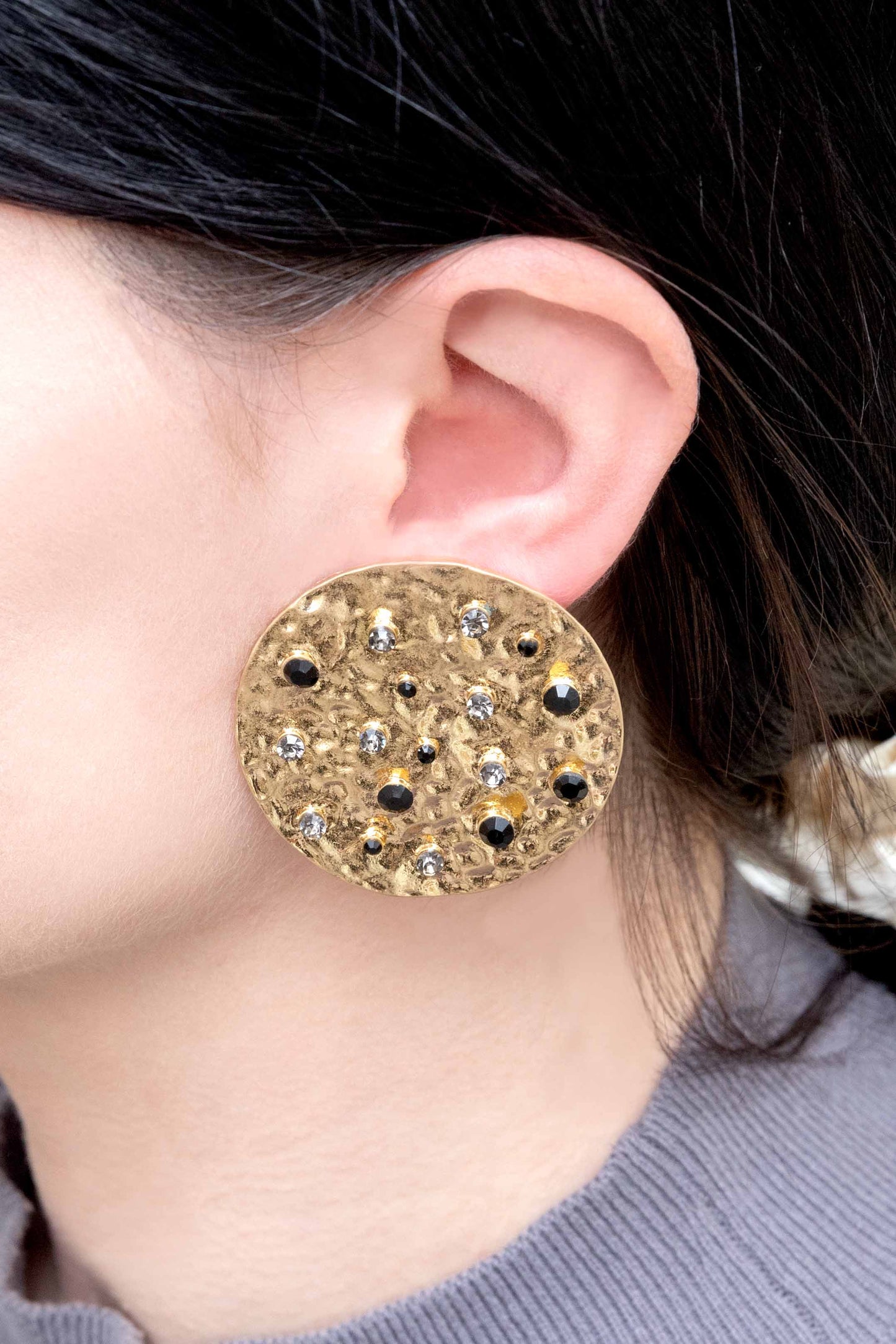 Wishing Well Plate Earrings | Black
