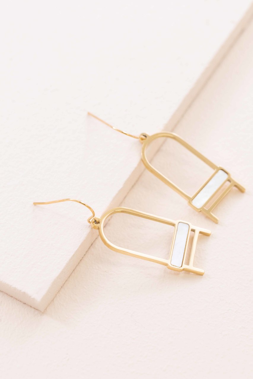 Shimmering Arch Earring (18K)