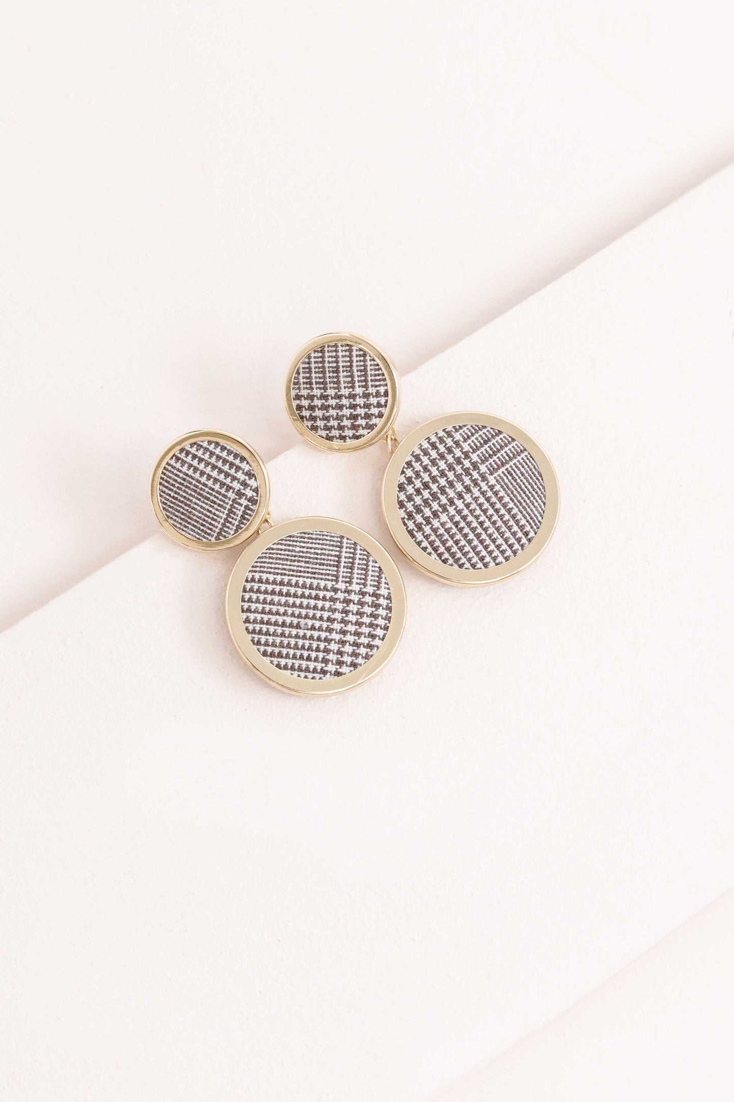 Going Places Circle Drop Earrings | Herringbone (14K)