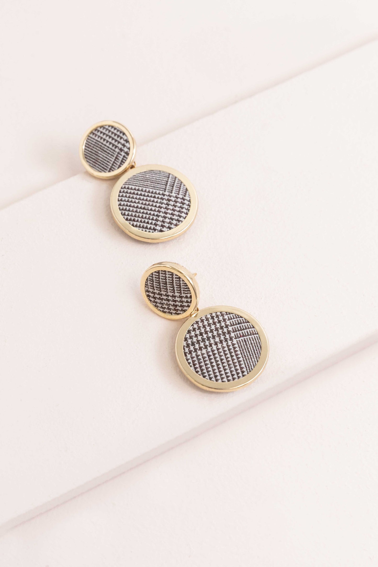 Going Places Circle Drop Earrings | Herringbone (14K)