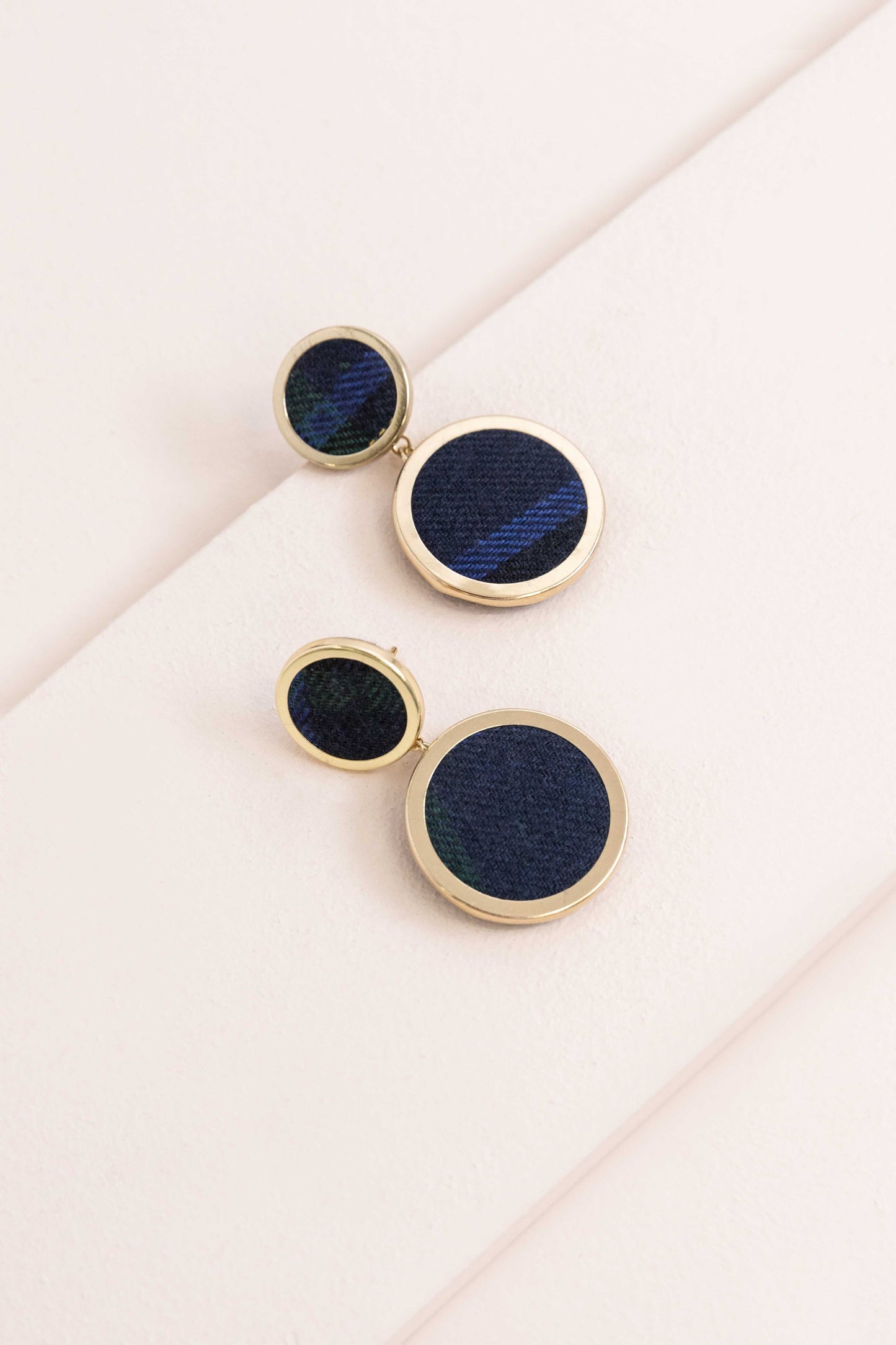 Going Places Circle Drop Earrings | Plaid (14K)