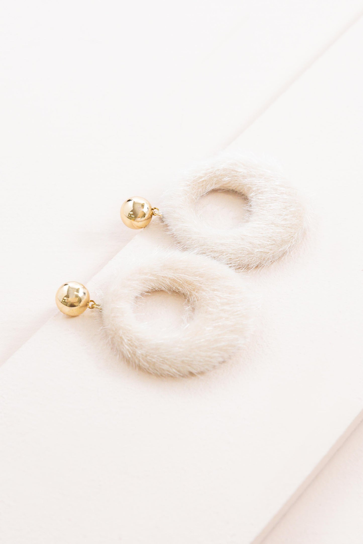 Fuzzy Mod Circle Earrings | Cream (14K)