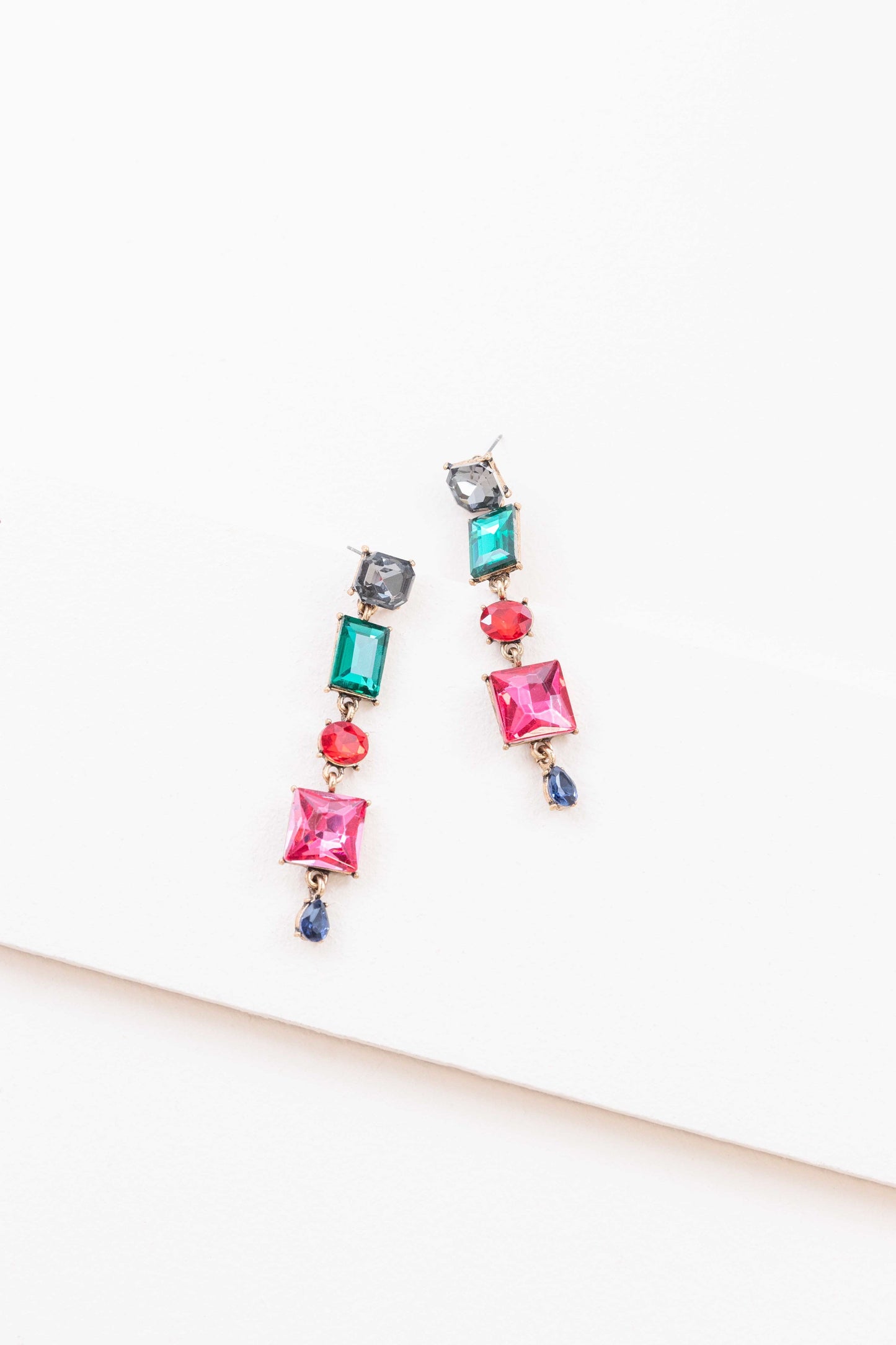 True Elegance Dangle Earrings | Magenta