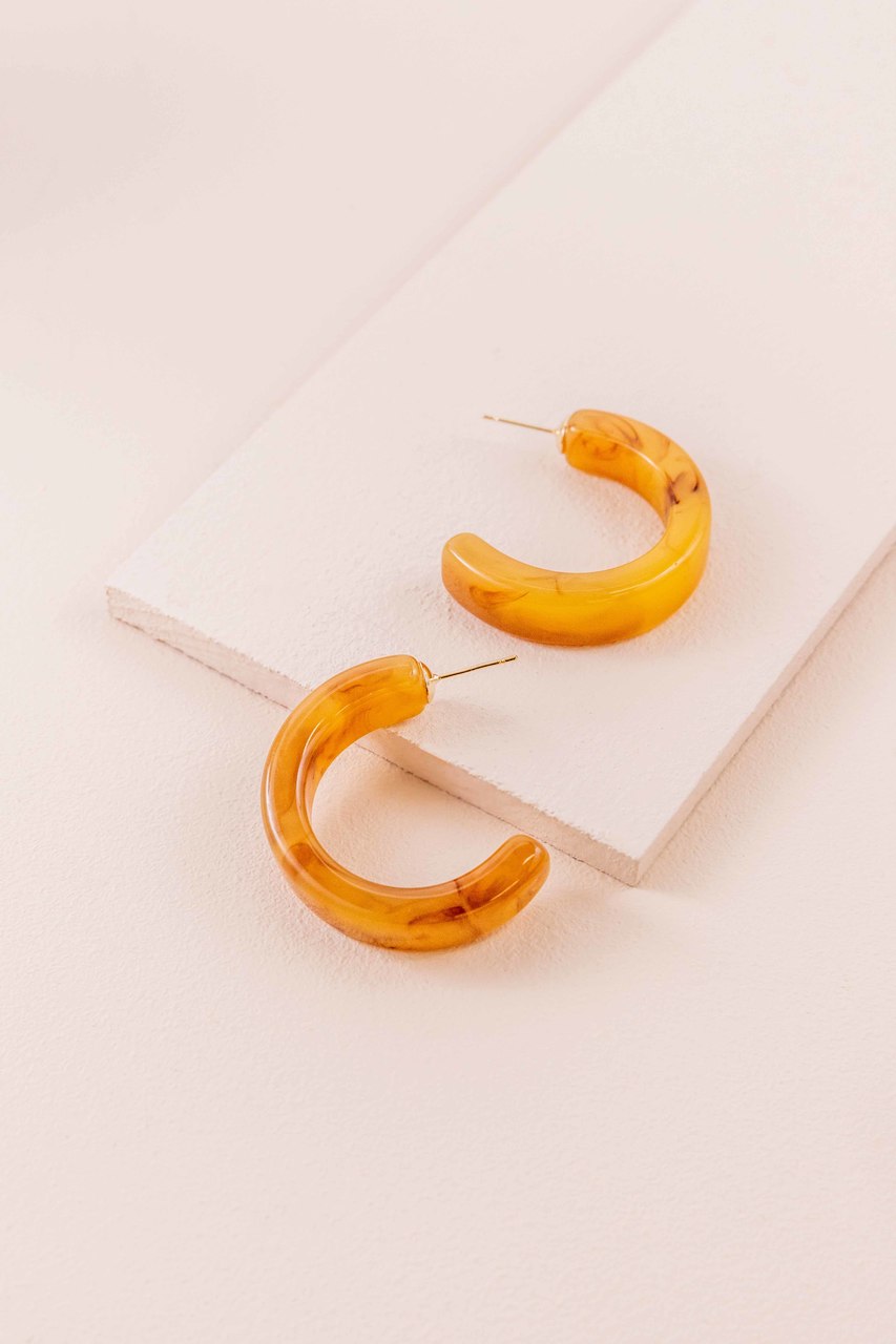 Small Savvy Hoop Earrings | Amber
