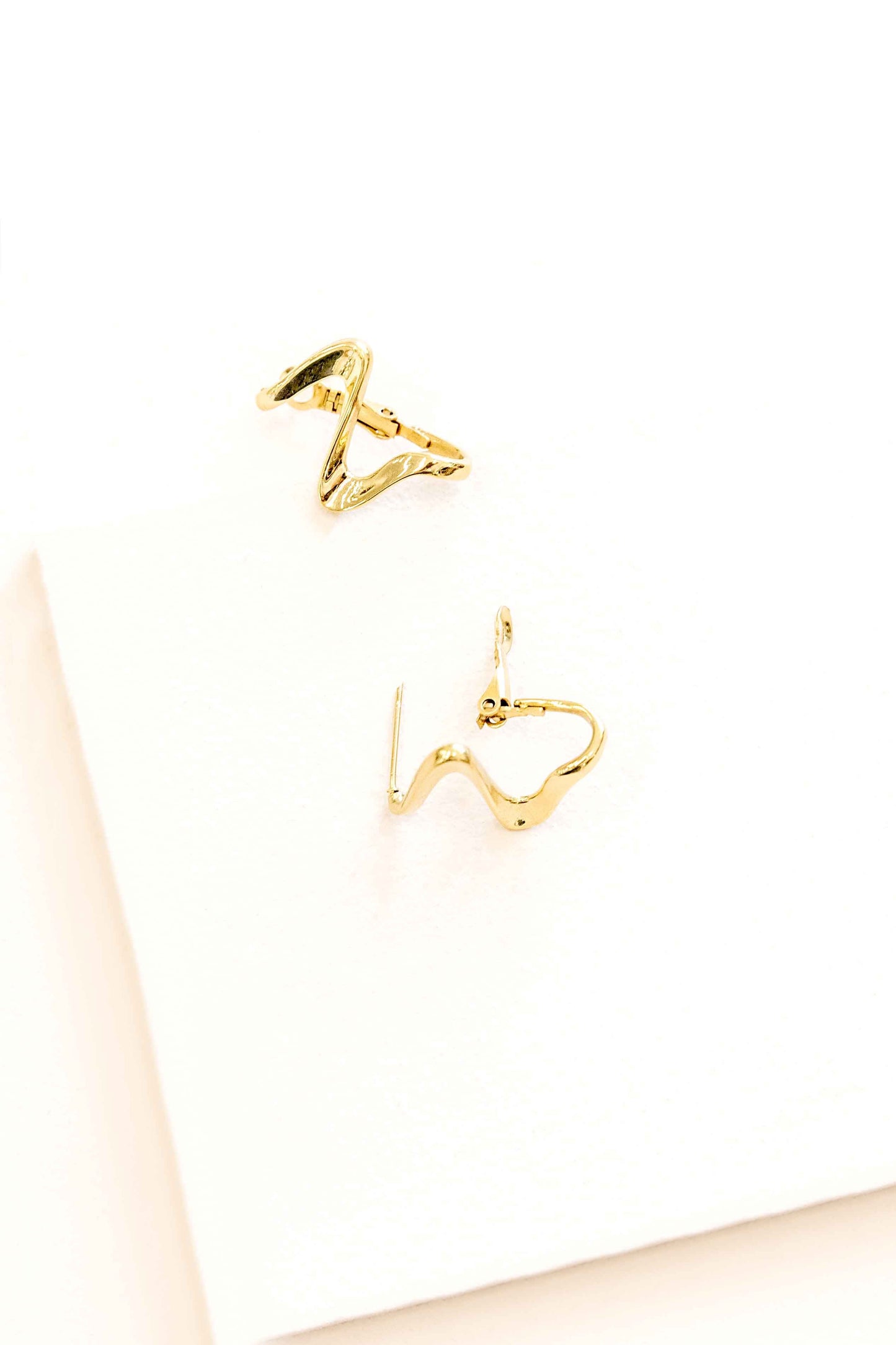 Too Wavy Hoop Earrings (14K)