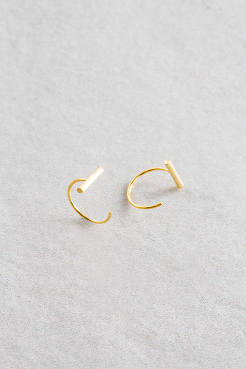 Bar Chase Hoop Earrings  (14K)