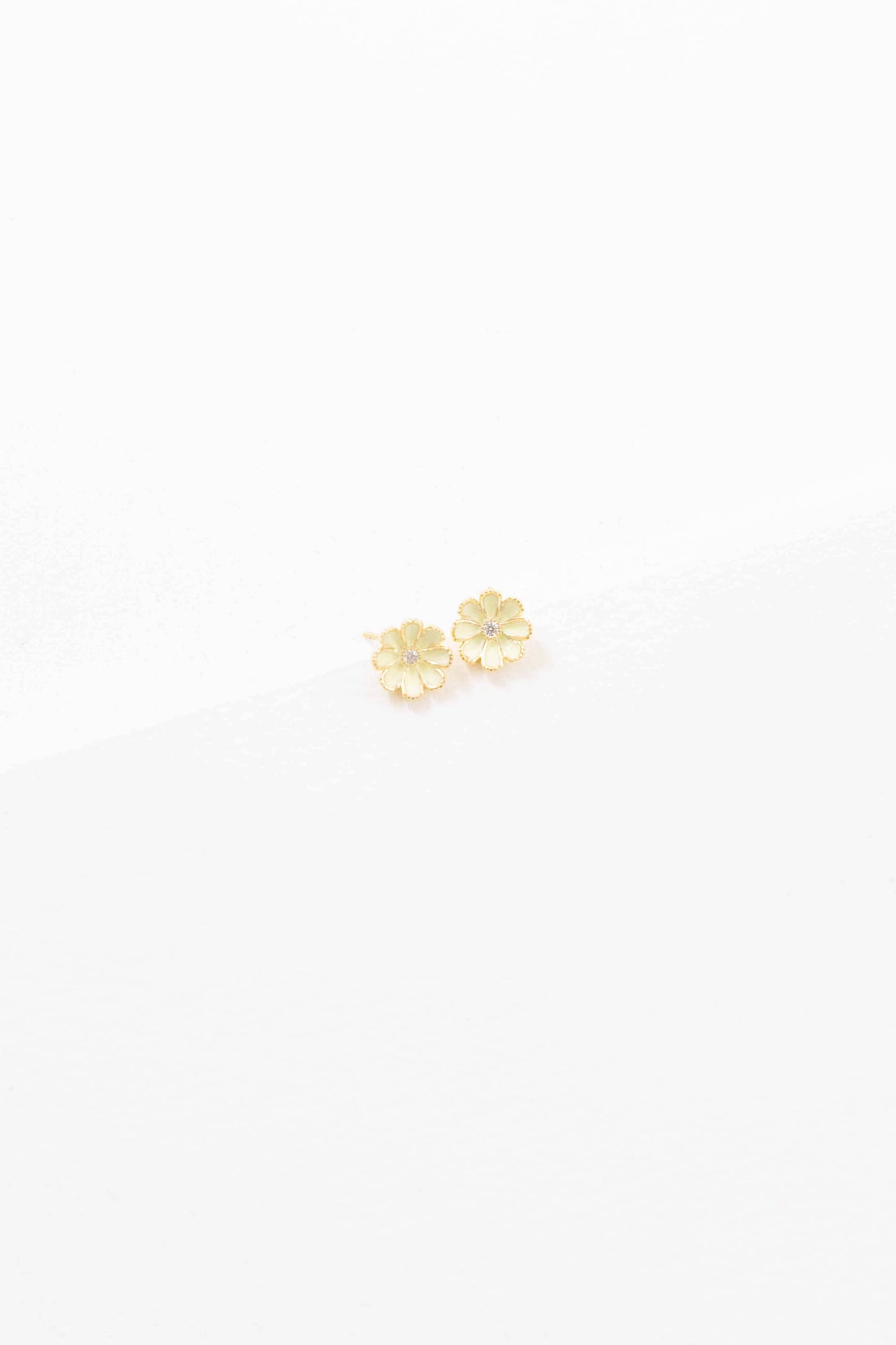 Primrose Stud Earrings | Chiffon (18K)