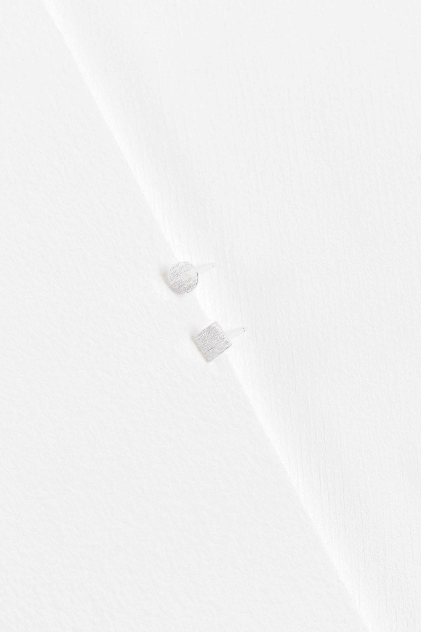 Square to Circle Mismatched Earrings | Silver (sterl.)