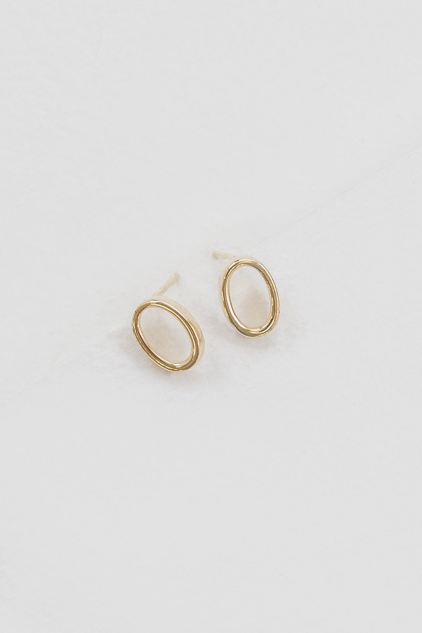 Oval Outline Earrings (14K)