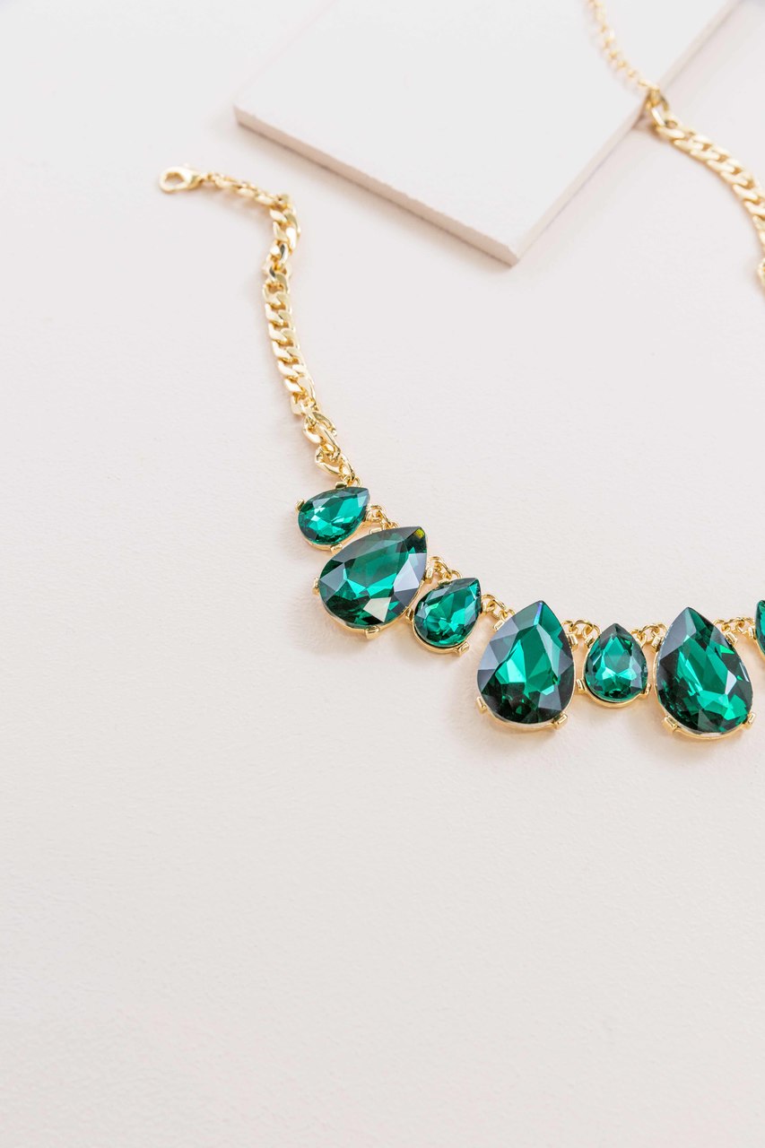 Briel Bejeweled Tear Drop Necklace | Emerald