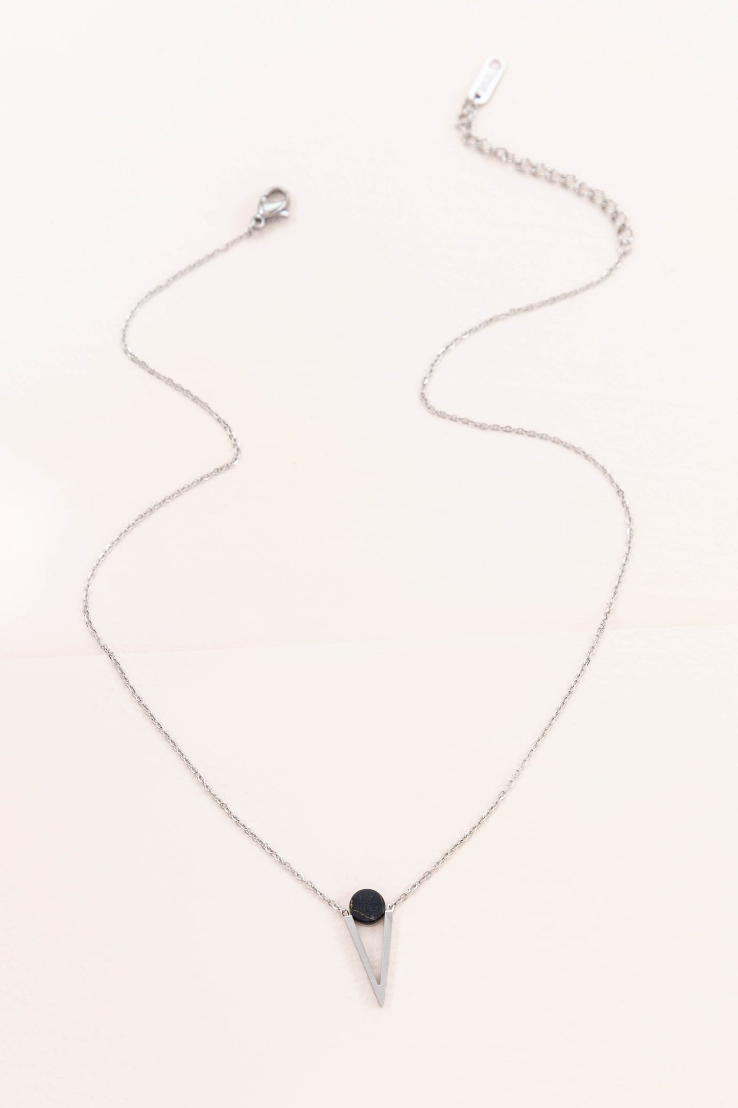 Tensly Point Stone Necklace | Silver