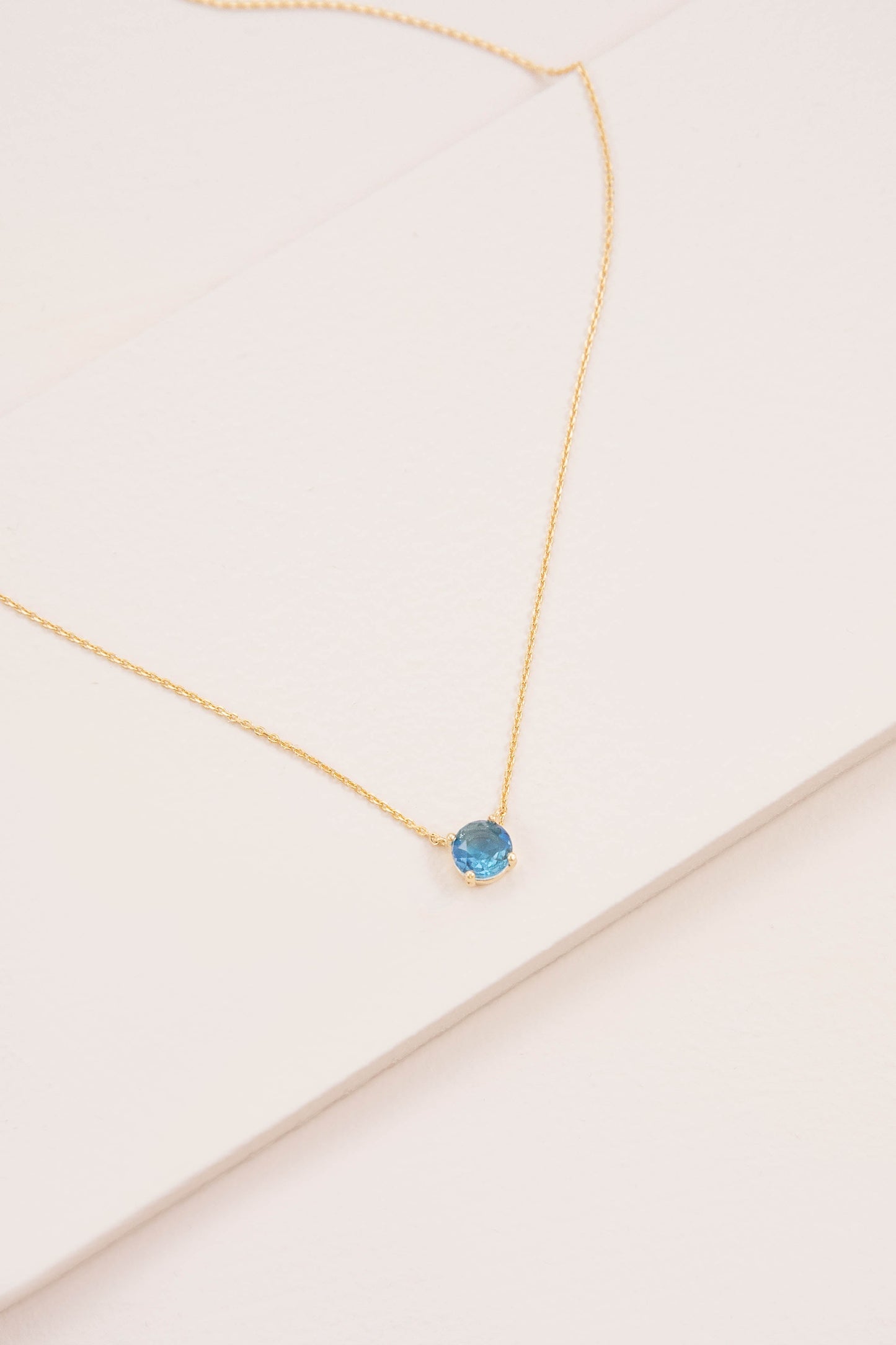 Ombre Stone Round Necklace