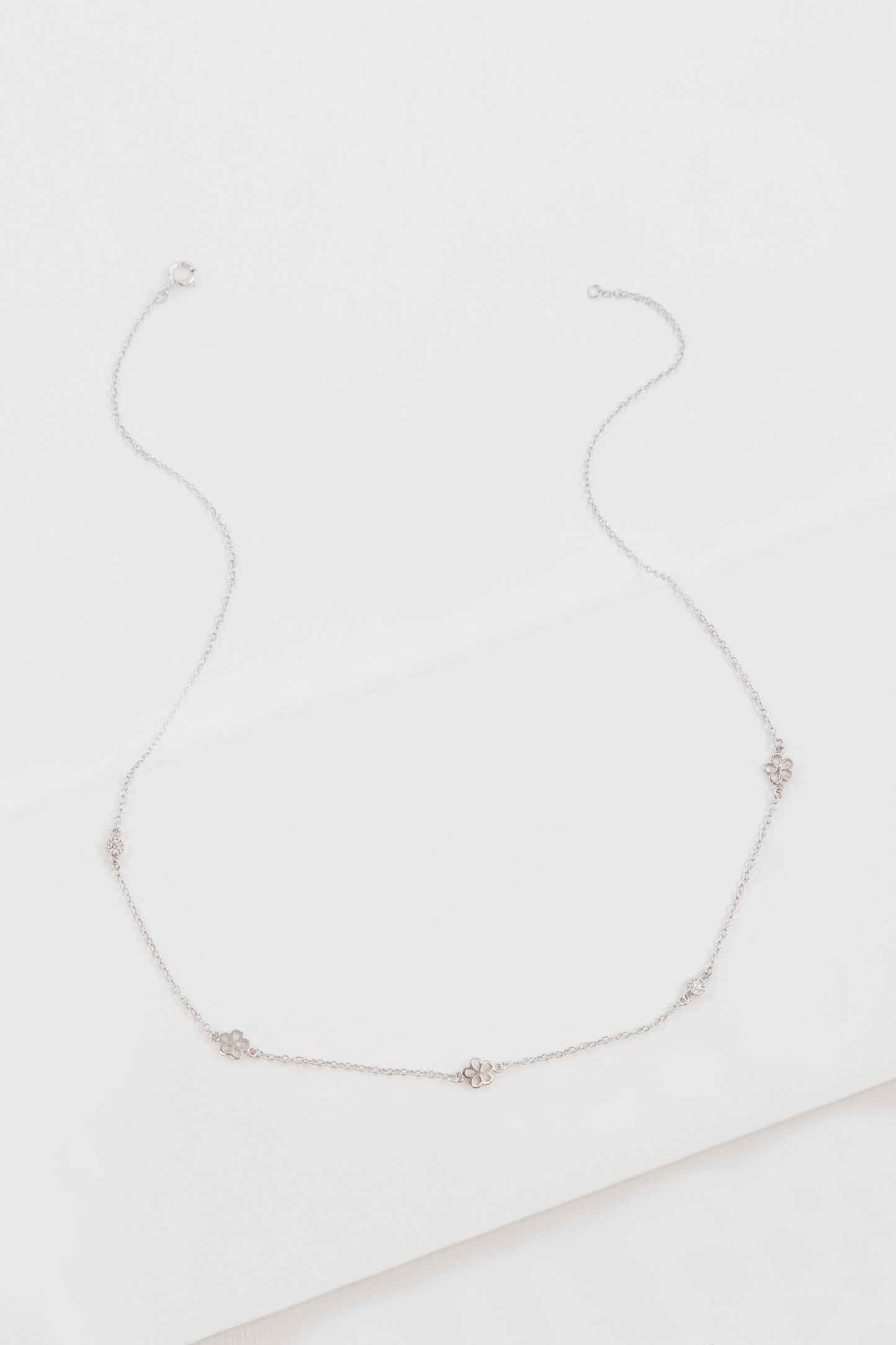Daisy Strand Necklace (Sterling Silver)
