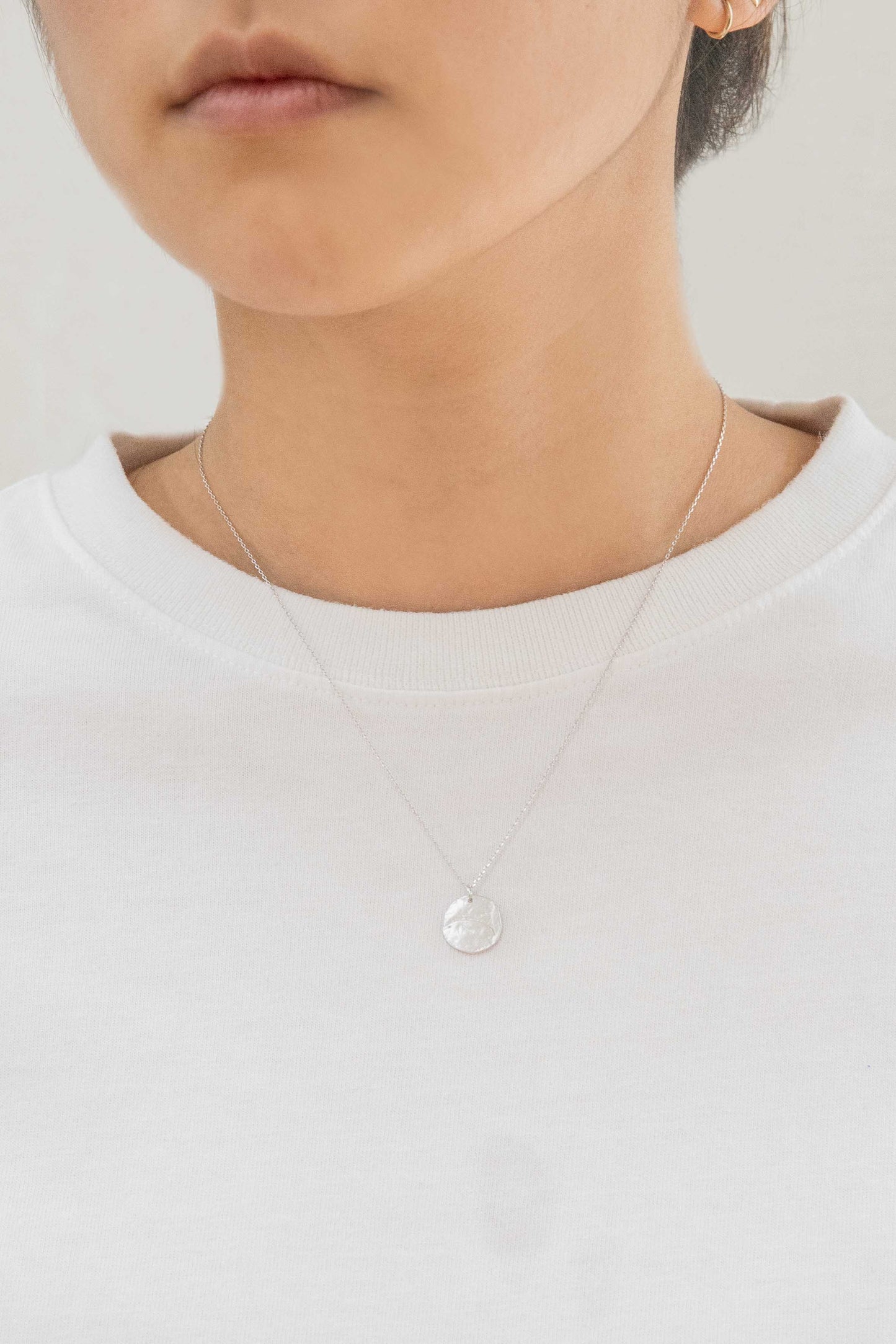 Sculpted Disk Necklace | Silver (sterl.)