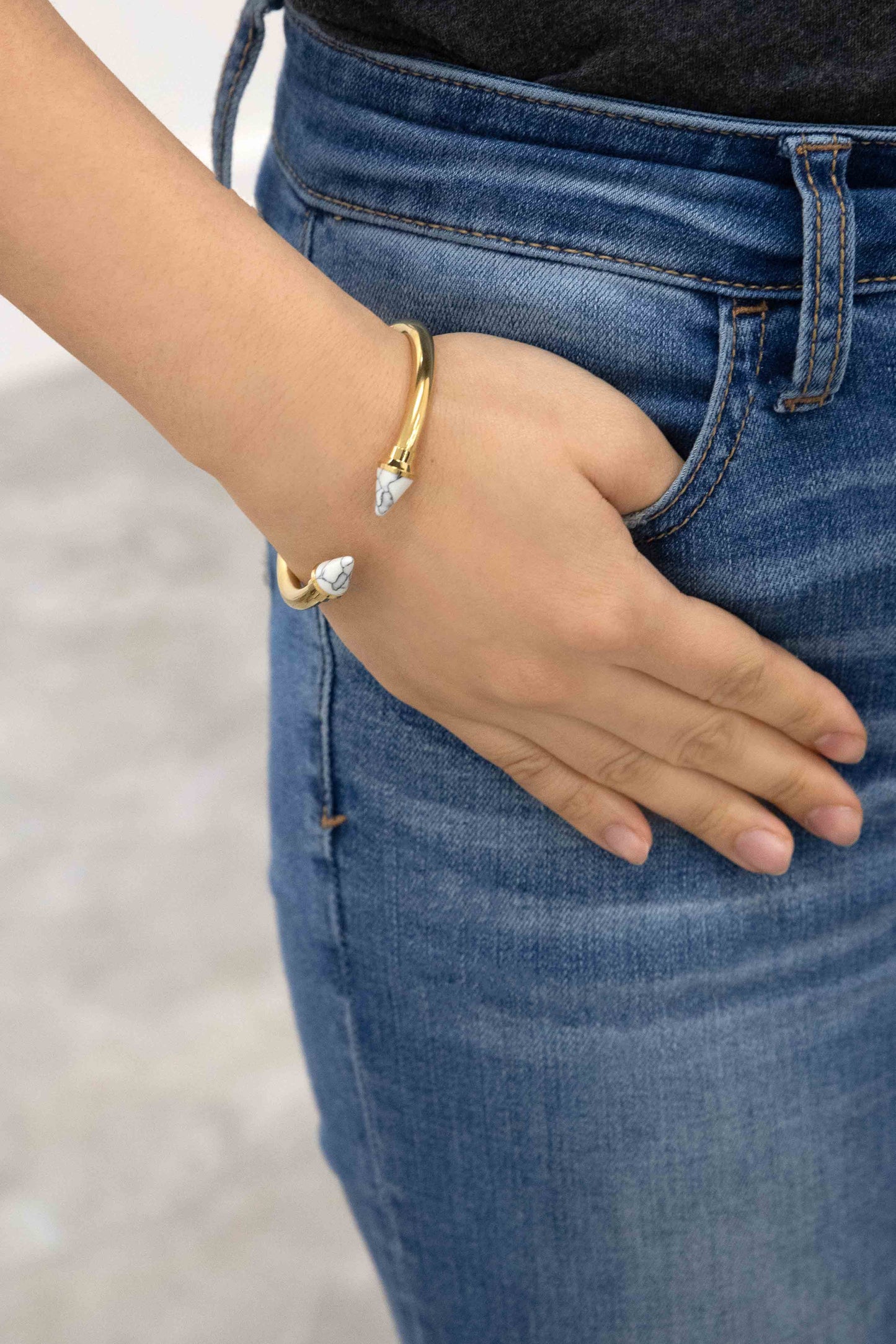 Point Stone Cuff | White (14K Gold)