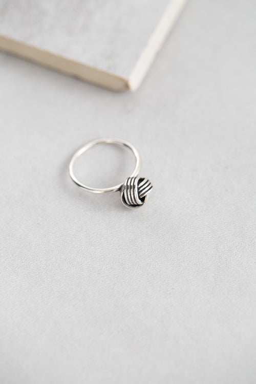 Twisted Knot Ring
