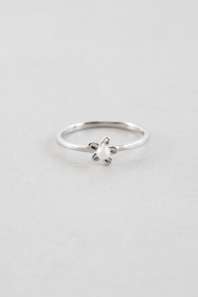 Pearl Lustor Flower Ring (sterl.)