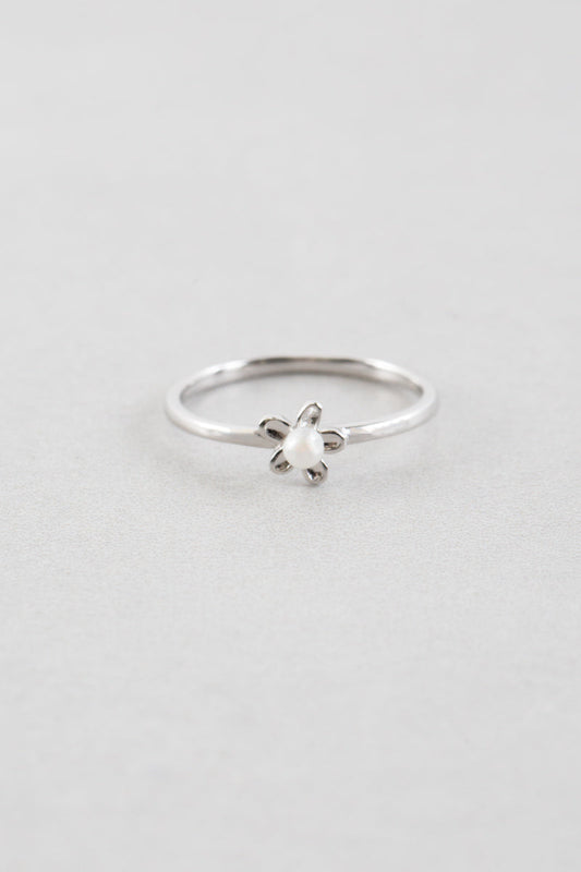 Pearl Lustor Flower Ring (sterl.)