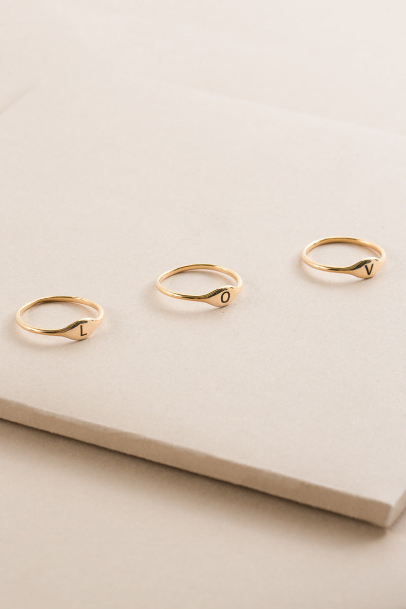 Initial Ring | Size 6