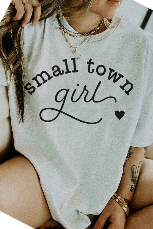SMALL TOWN GIRL GRAPHIC TEE / T-SHIRT