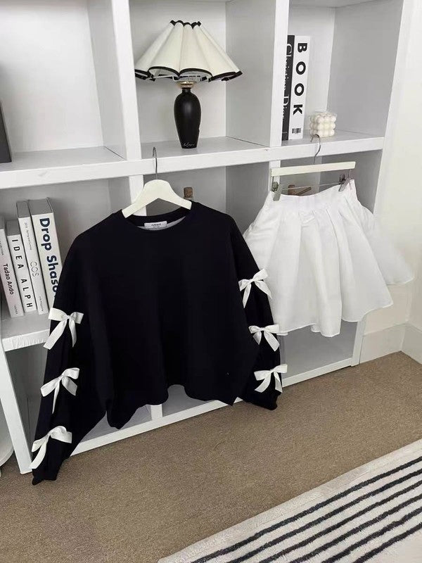 Oversized bow crewneck sweater