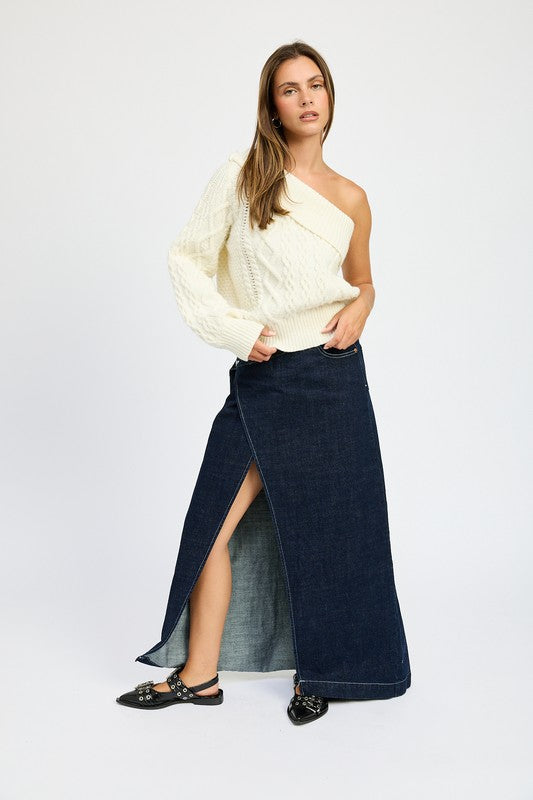 OVERSIZED ONE SHOULDER SWEATER