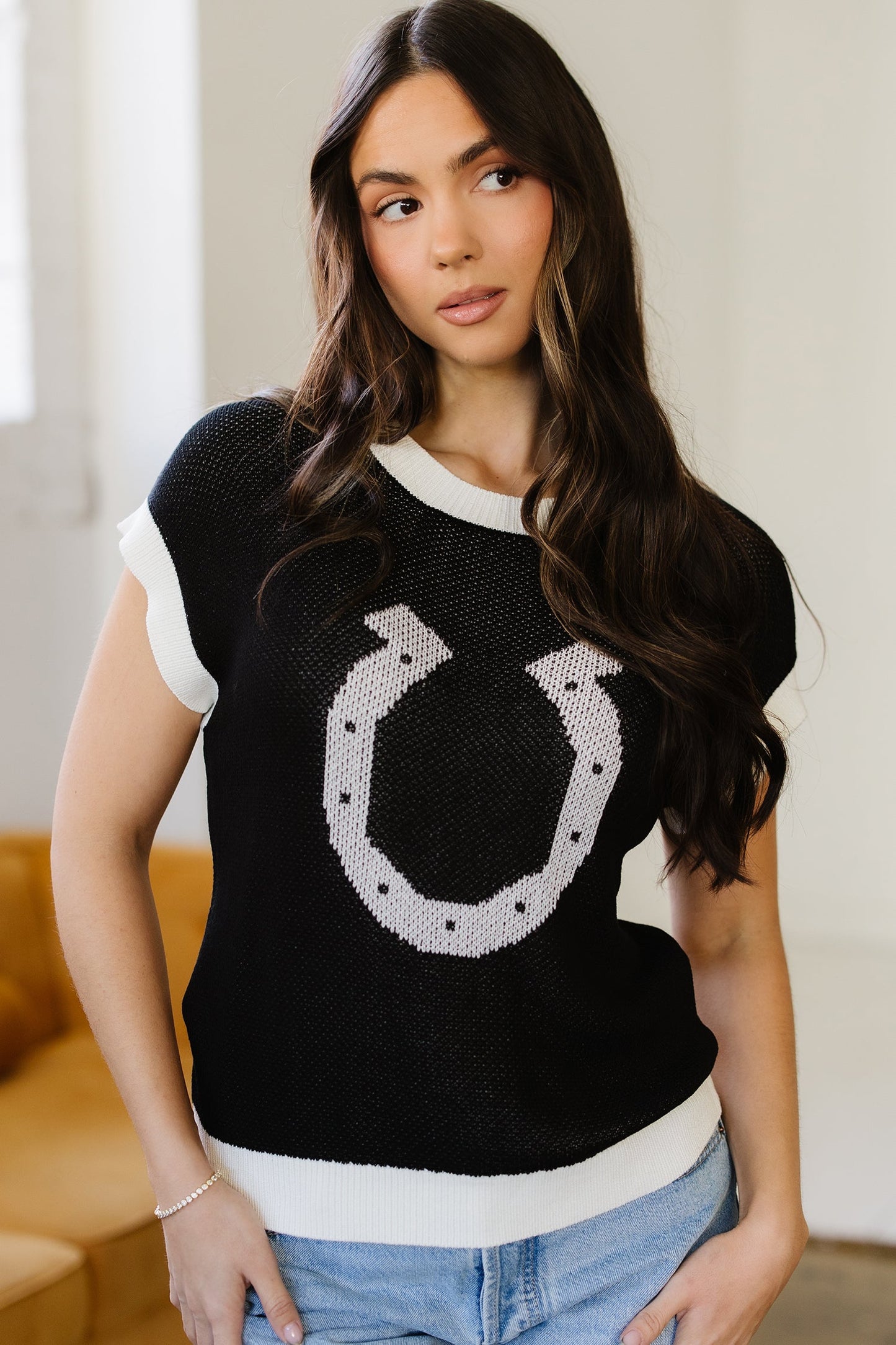 Western Horseshoe Contrast Trim Short Sleeve Sweater