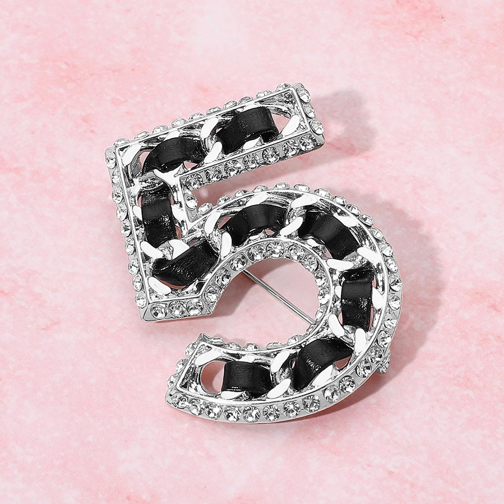 Rhinestone Rim Faux Leather Threaded Number Five Pin Brooch