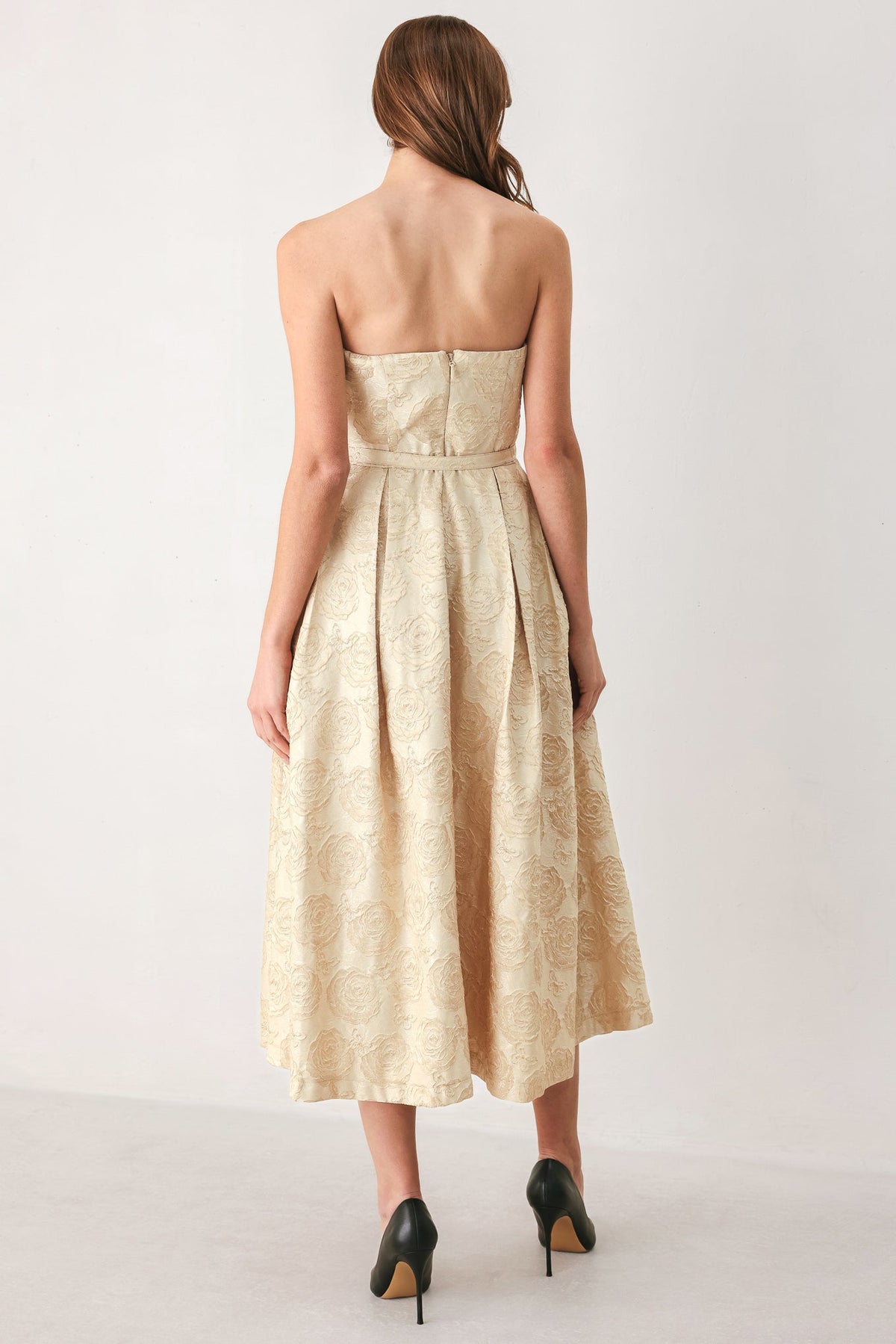 GOLDEN HEIRLOOM GOLD TEXTURED STRAPLESS BELTED MIDI DRESS