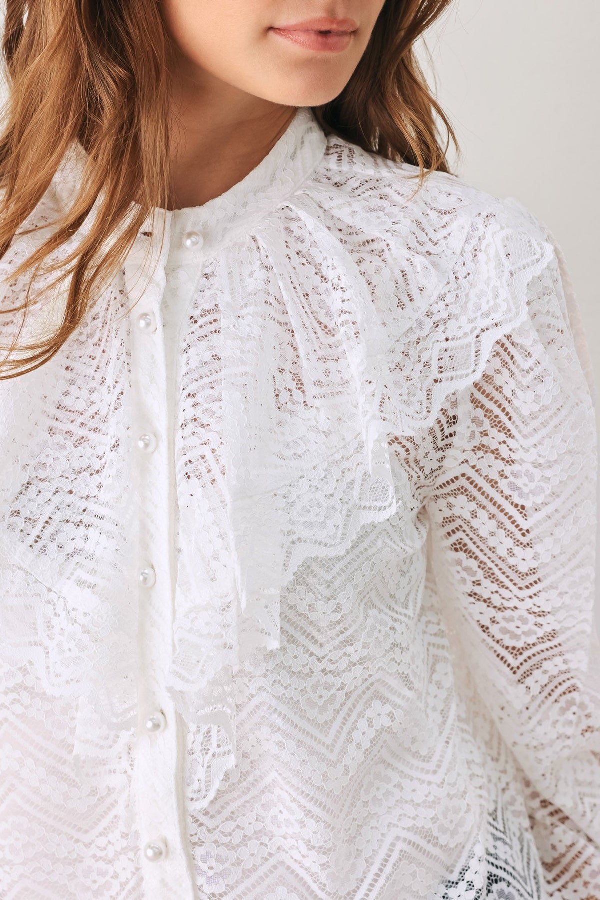 CLOUD ROMANCE WOVEN LACE TOP