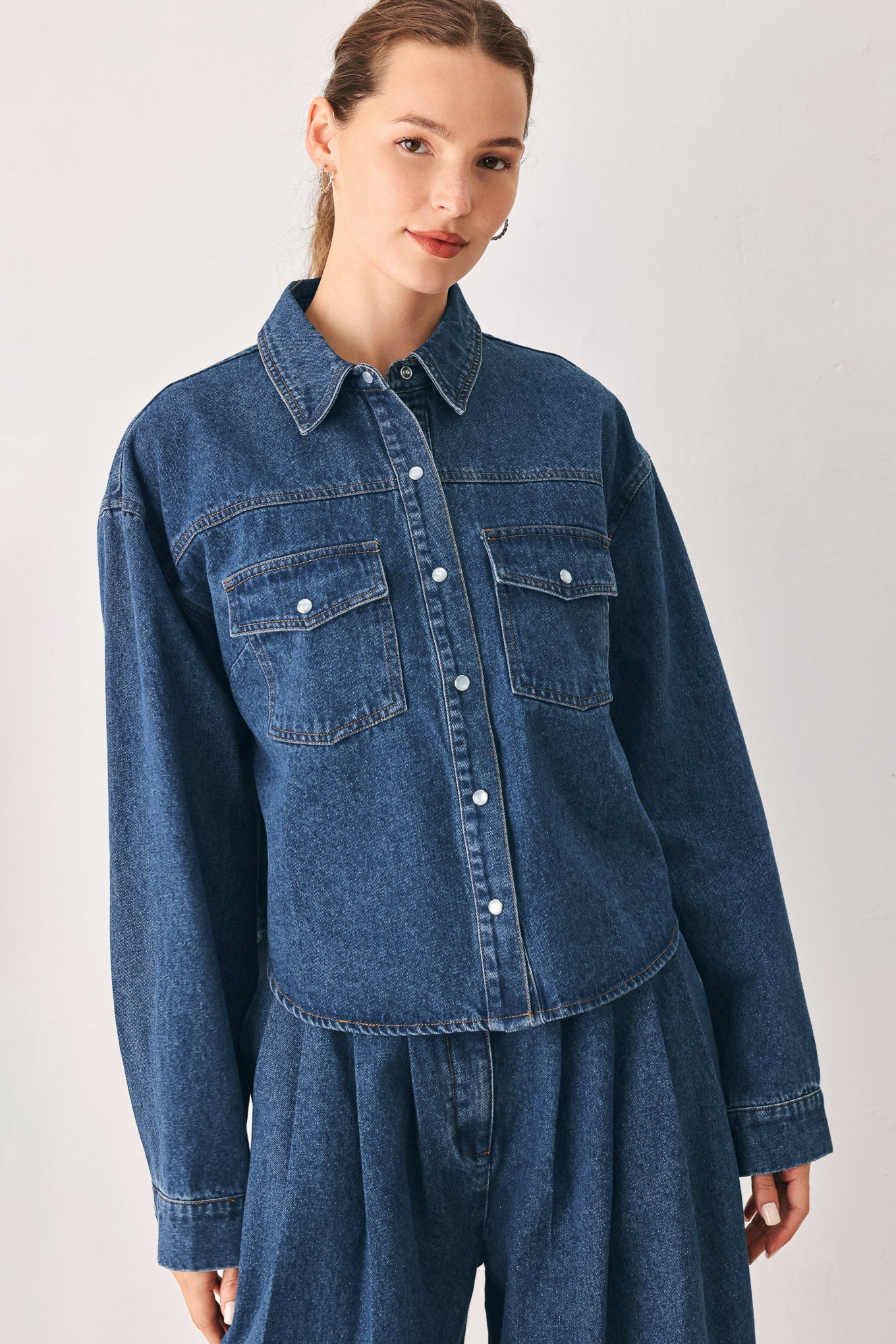 BLUE ECHO PLEATED DENIM JACKET
