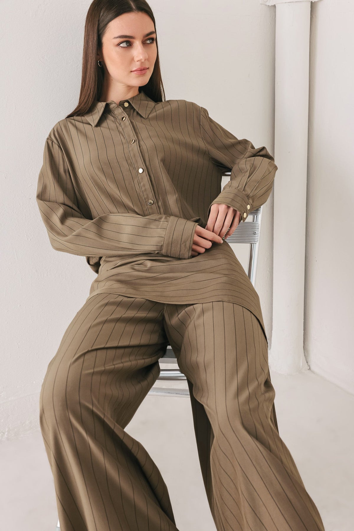 STRIPED DRAMA BROWN& BLACK BUTTON-DOWN TOP